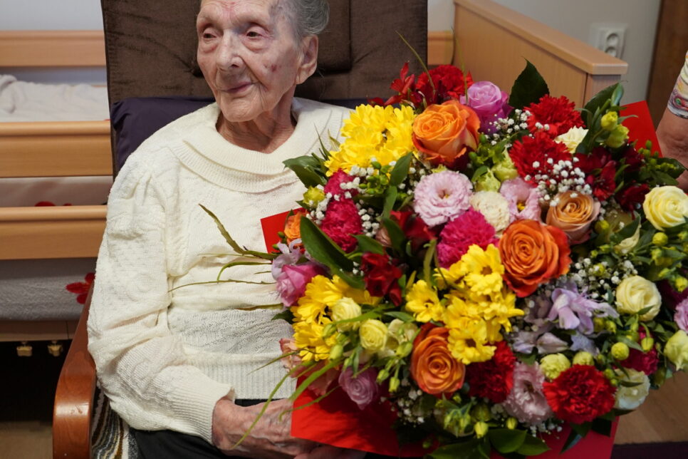 100. urodziny mieszkanki Dąbrowy Tarnowskiej Pani Janina Socha. Gmina Dąbrowa Tarnowska