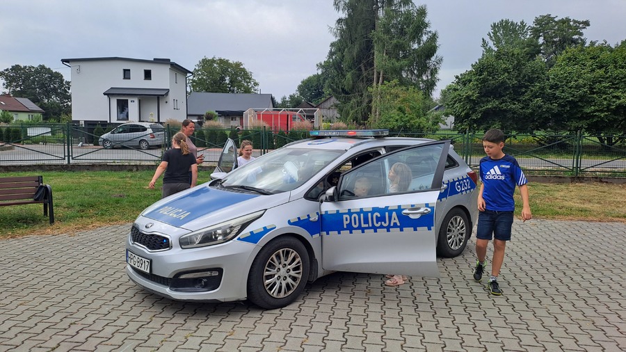 „Bezpieczne wakacje 2025” – podsumowanie drugiego miesiąca w powiecie proszowickim. Proszowice