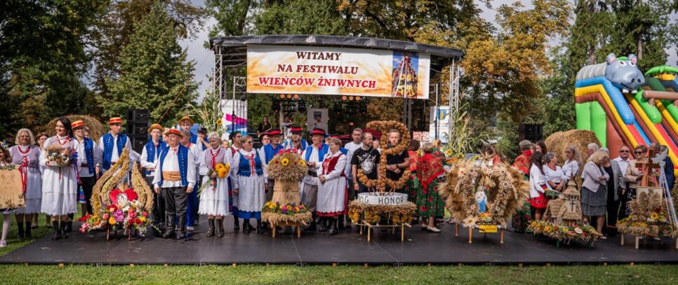 Tradycja w pełnym kolorze – Festiwal Wieńców Żniwnych w Lipinkach. Gorlice