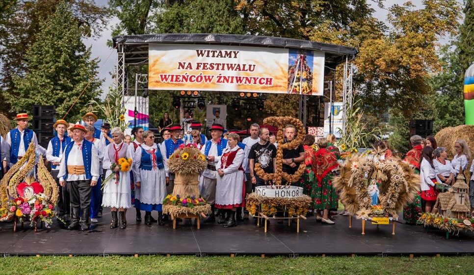 Tradycja w pełnym kolorze – Festiwal Wieńców Żniwnych w Lipinkach. Gorlice