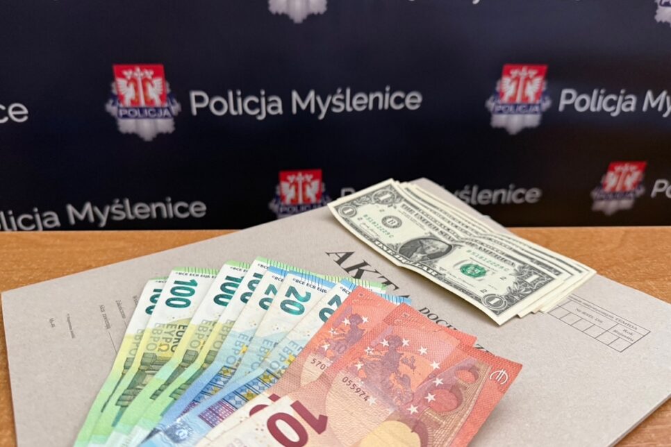 Szybkie działania operacyjne kryminalnych z Myślenic kluczem do odzyskania pieniędzy. Myślenice