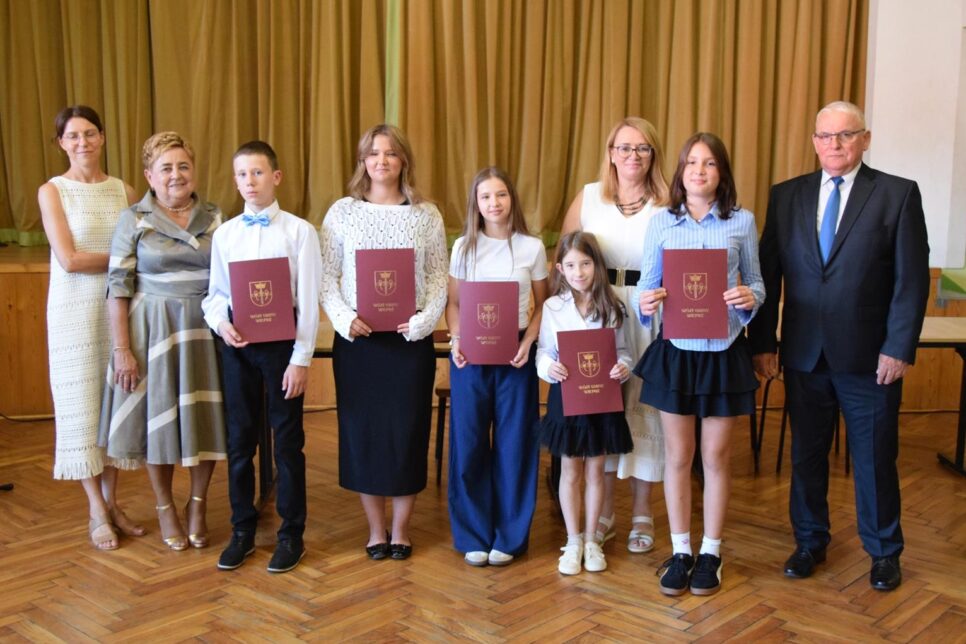 Stypendia Wójta Gminy Wieprz wręczone za szczególne osiągnięcia. Wieprz