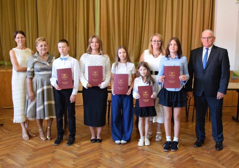 Stypendia Wójta Gminy Wieprz wręczone za szczególne osiągnięcia. Wieprz