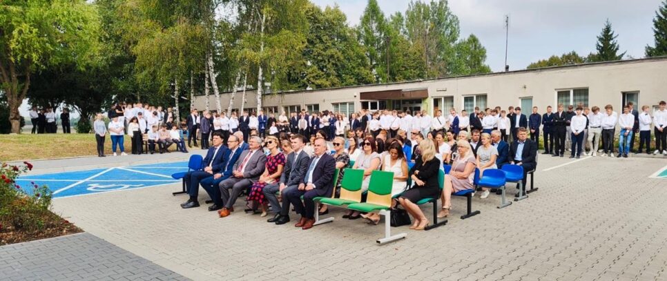 Inauguracja roku szkolnego 2025/2026 w Zespołach Szkół w Proszowicach i Piotrkowicach Małych. Proszowice
