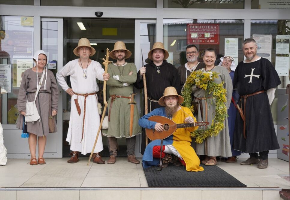 Rodzinna gra miejska „O czym szepczą dęby?”. Gmina Dąbrowa Tarnowska