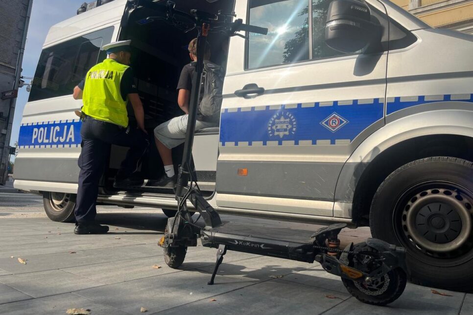 W trosce o bezpieczeństwo użytkowników jednośladów – policyjna akcja „Hulajnogi”. Brzesko