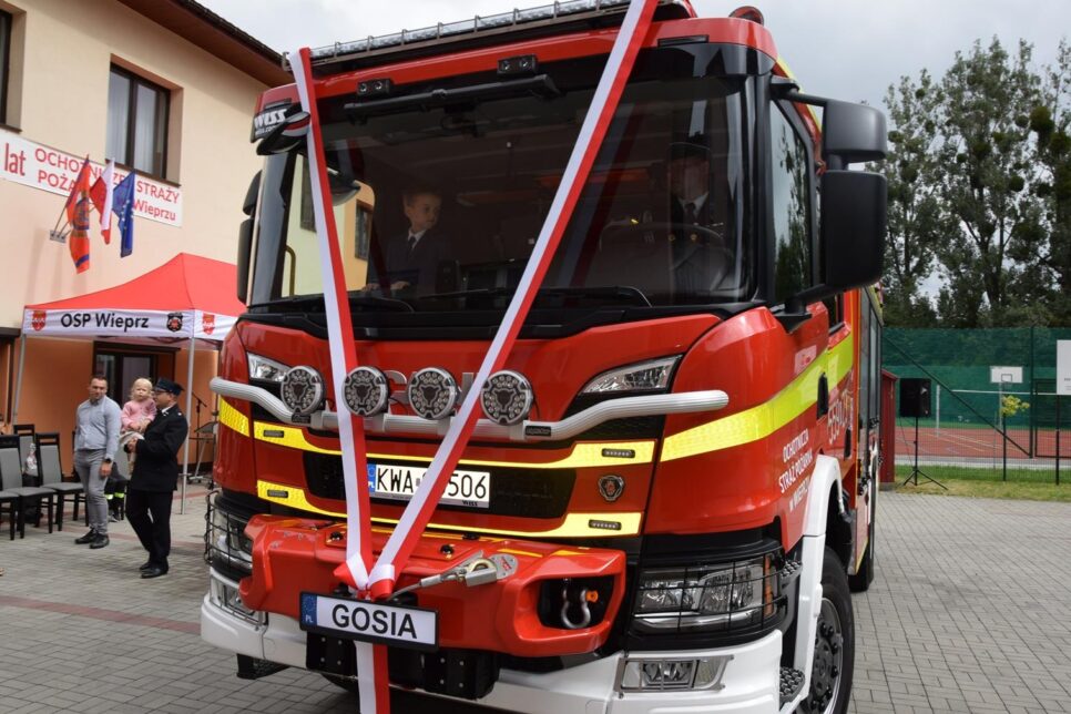Poświęcenie nowego samochodu strażackiego w OSP Wieprz – 7 września 2025 r.. Wieprz