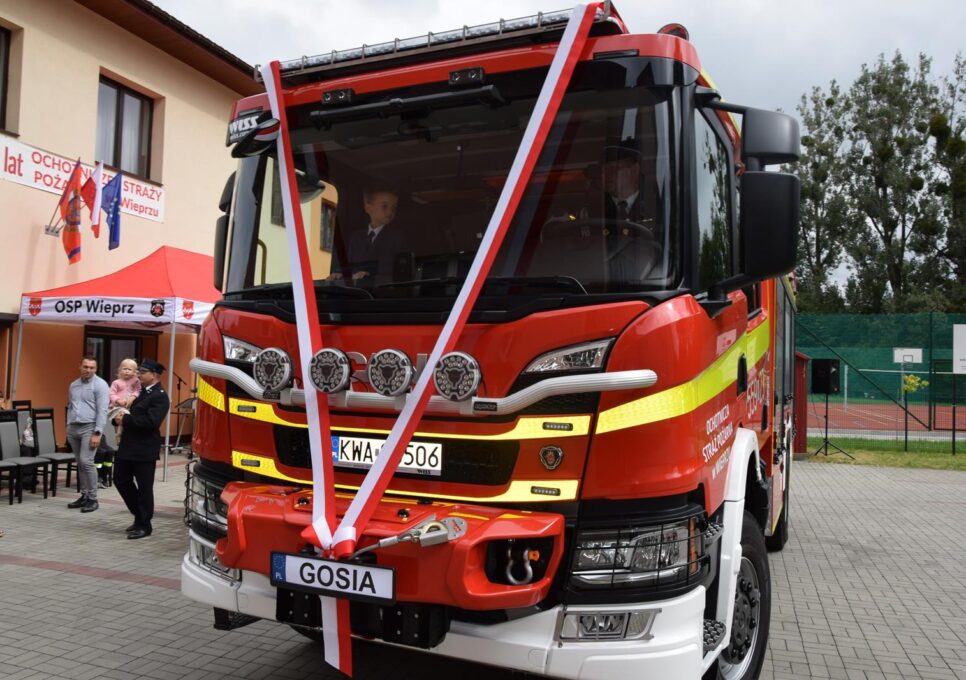 Poświęcenie nowego samochodu strażackiego w OSP Wieprz – 7 września 2025 r.. Wieprz