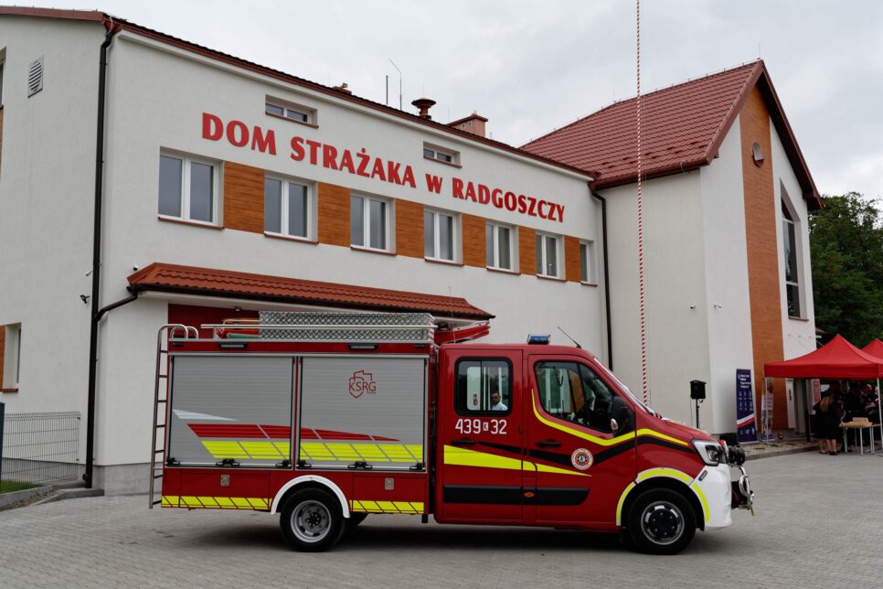 Poświęcenie domu strażaka i nowego samochodu. Gmina Radgoszcz
