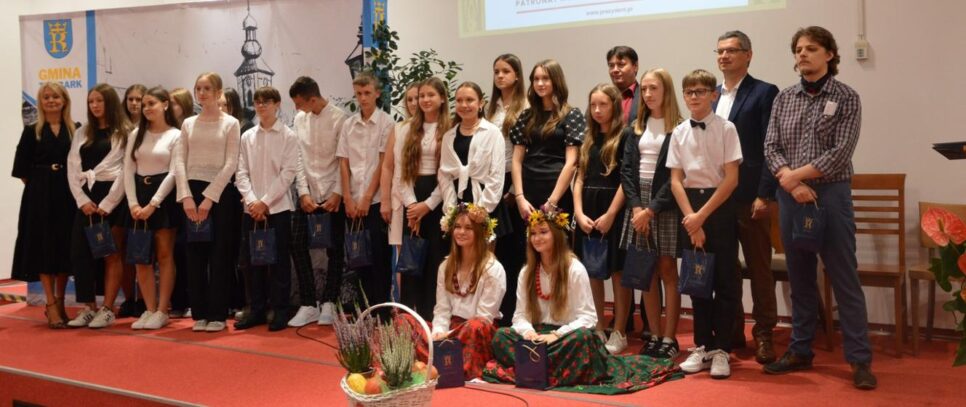 Narodowe Czytanie poezji Jana Kochanowskiego w Tymbarku. Gmina Tymbark