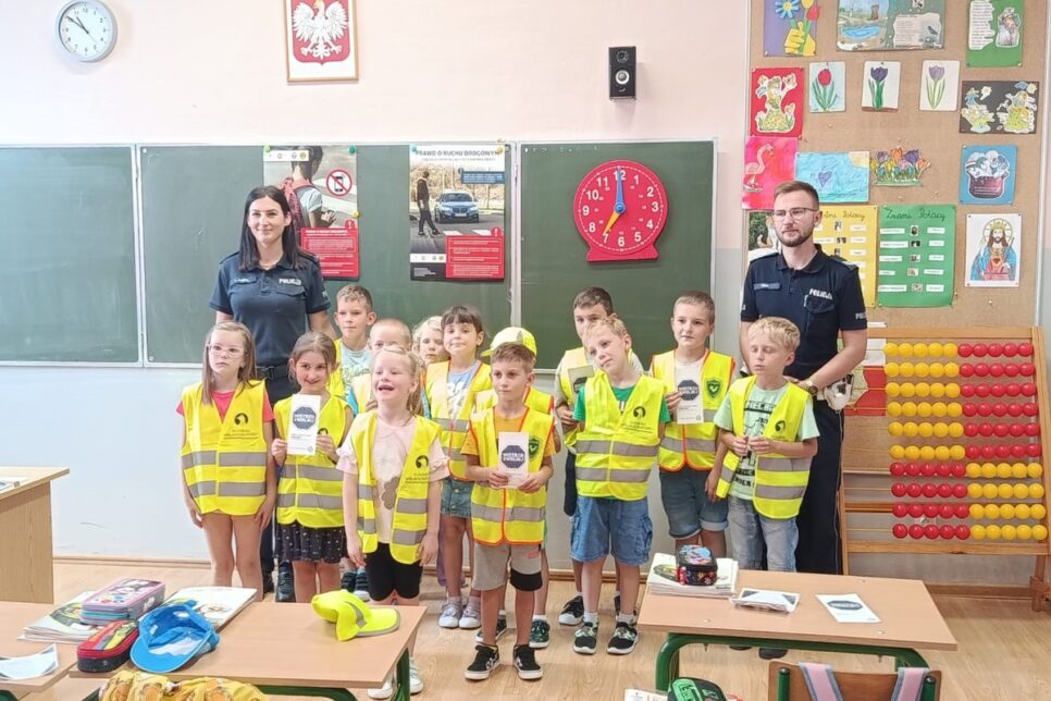 Akcja „Bezpieczna droga do szkoły” w miejscowości Antolka połączona z Kampanią „Mistrzu Zwolnij”.. Miechów