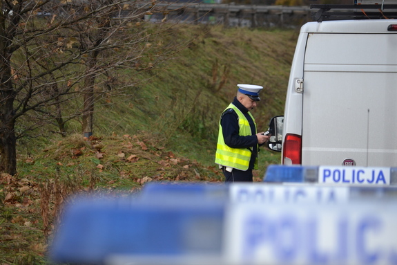 Nieodpowiedzialni kierowcy na drogach powiatu myślenickiego – działania policjantów ruchu drogowego. Myślenice