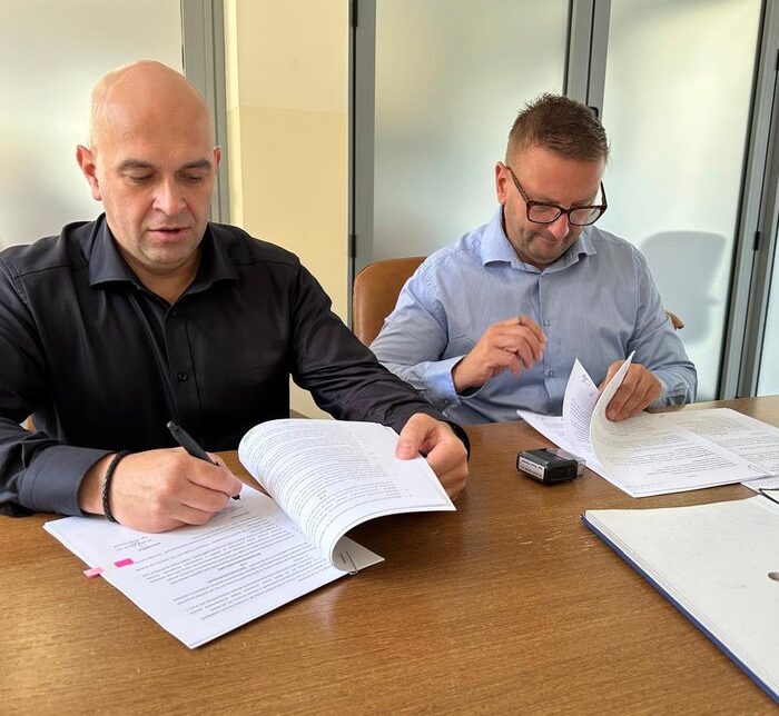 Podpisanie umów na modernizację dróg w Chorowicach i Gaju. Gmina Mogilany