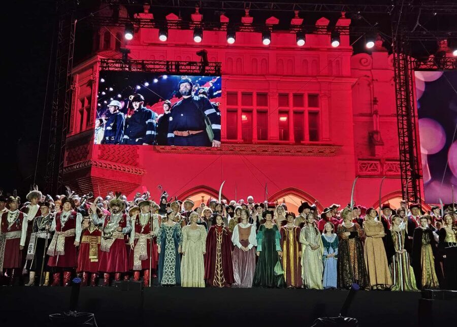 Królewskie widowisko na ulicach Krakowa! „Kronika Polska 1025–2025”. Kraków