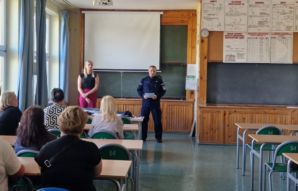 I spotkanie z rodzicami uczniów nowo utworzonych klas mundurowych w Zespole Szkół nr.2 w Miechowie. Miechów