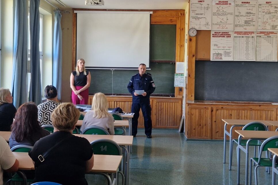 I spotkanie z rodzicami uczniów nowo utworzonych klas mundurowych w Zespole Szkół nr.2 w Miechowie. Miechów