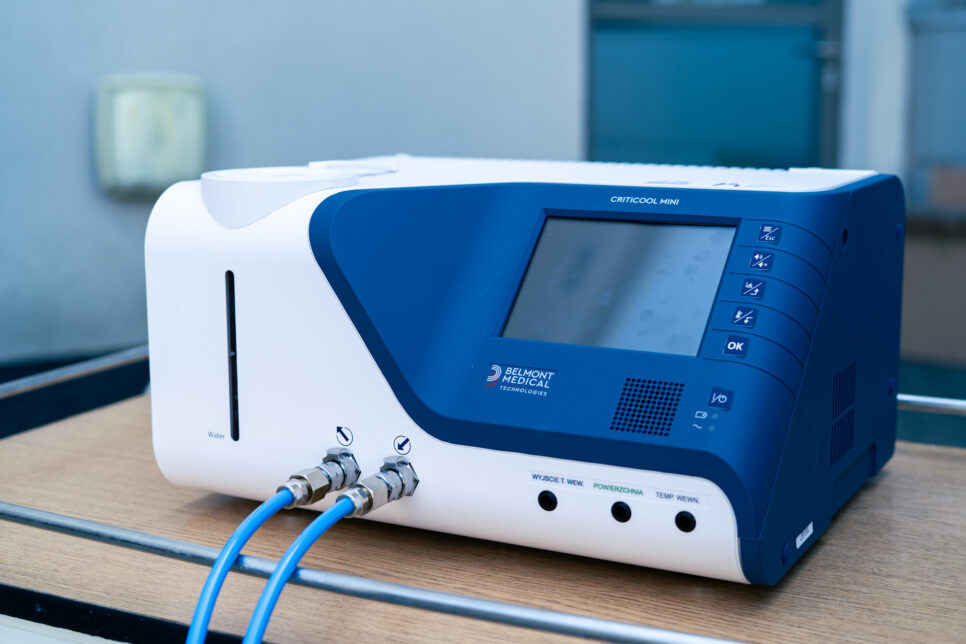 Nowoczesny sprzęt do leczenia hipotermii dla karetki noworodkowej USDK. USDK Kraków