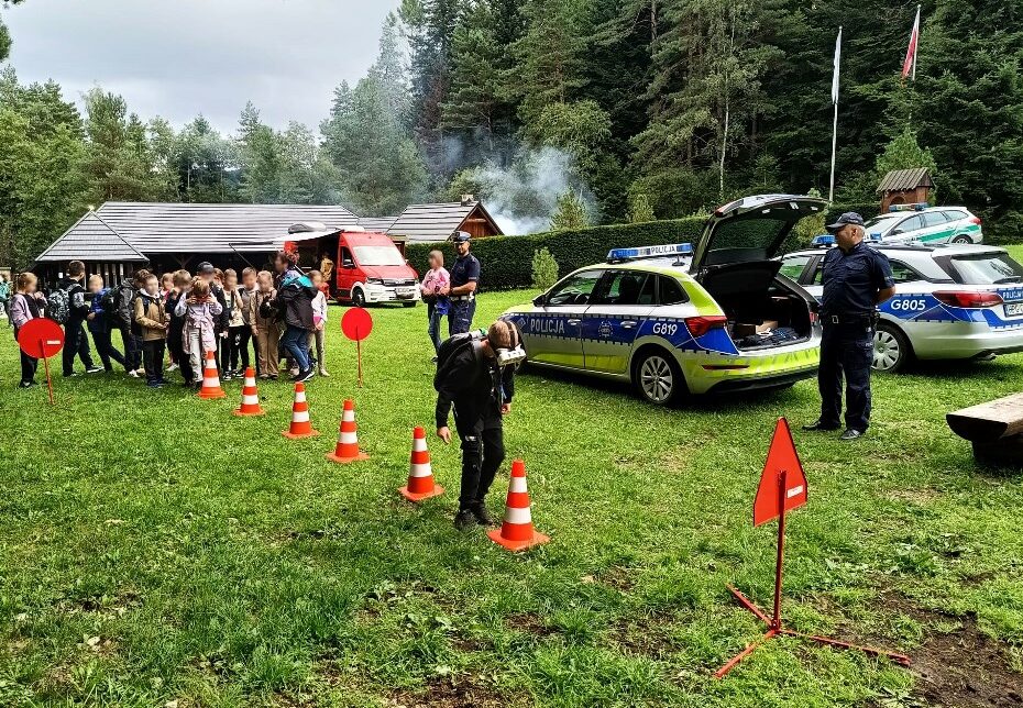 Sądeccy policjanci wzięli udział w akcji profilaktyczno-edukacyjnej w Łabowej. Nowy Sącz