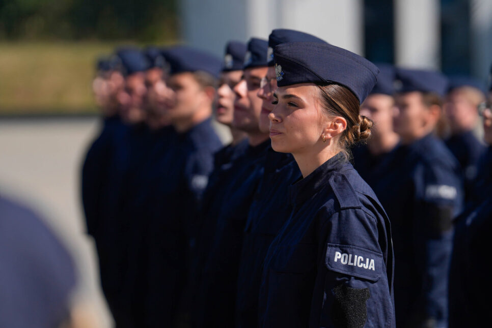 Ślubowanie 70 nowo przyjętych policjantów w Krakowie. Myślenice