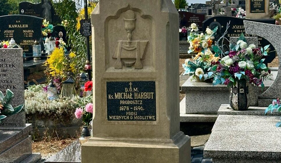Renowacja nagrobka księdza Michała Harbuta w Przytkowicach zakończona. Kalwaria Zebrzydowska