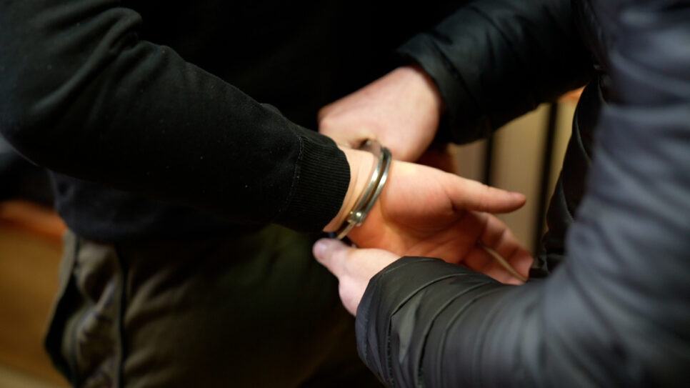 #DzielnicowyBżliżejNas. Funkcjonariusze zatrzymali mężczyznę podejrzanego o usiłowanie rozboju. Chrzanów