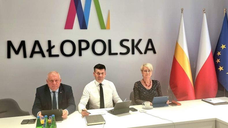 ZWM: Ponad milion złotych na wsparcie straży gminnej i wdrożenie programu ochrony powietrza. Małopolska