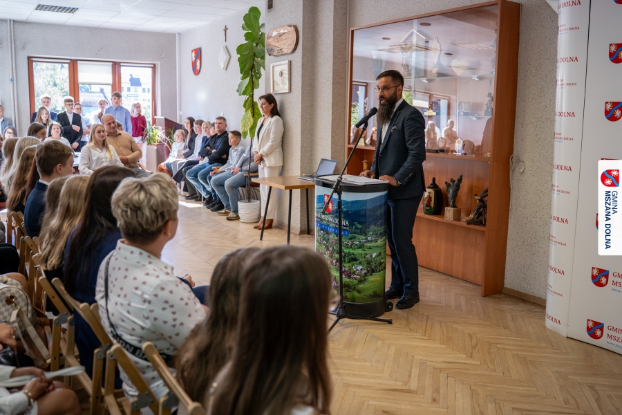 Gala wręczenia stypendium Wójta Gminy Mszana Dolna. Gmina Mszana Dolna