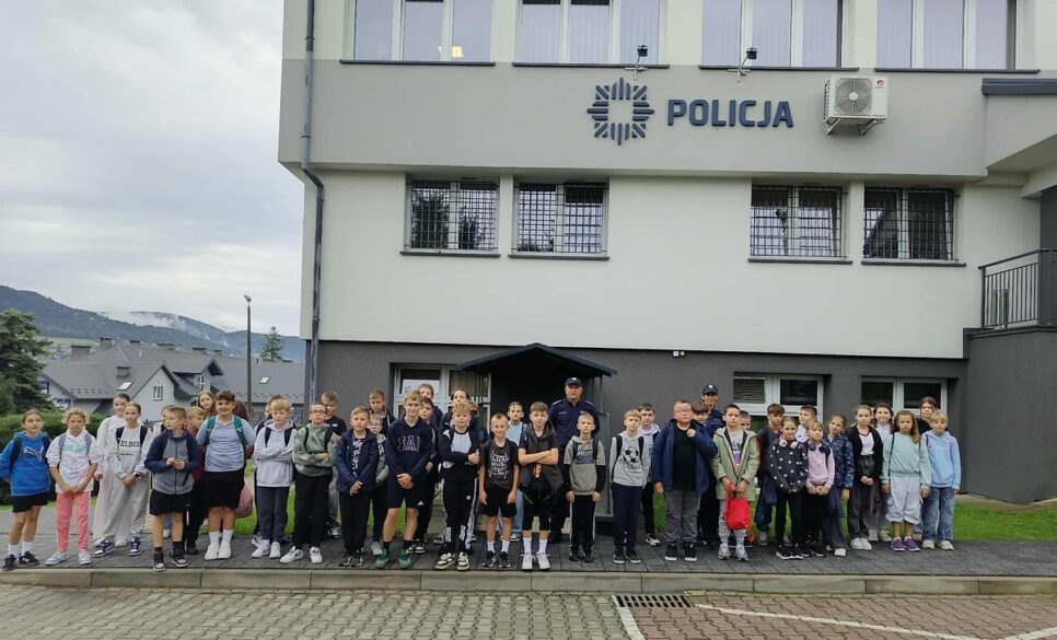Uczniowie odwiedzili Komendę Policji w Limanowej. Limanowa