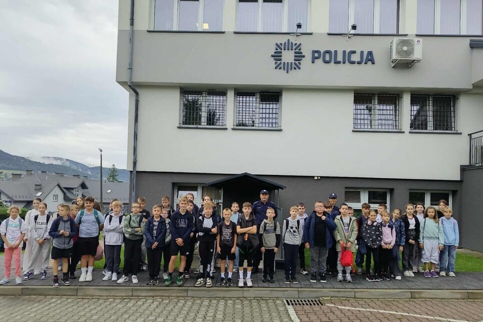 Uczniowie odwiedzili Komendę Policji w Limanowej. Limanowa