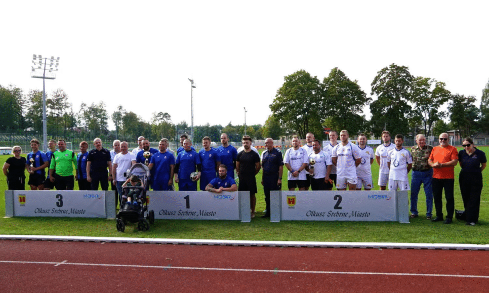 Sport i integracja – służby mundurowe zagrały charytatywnie. Miechów