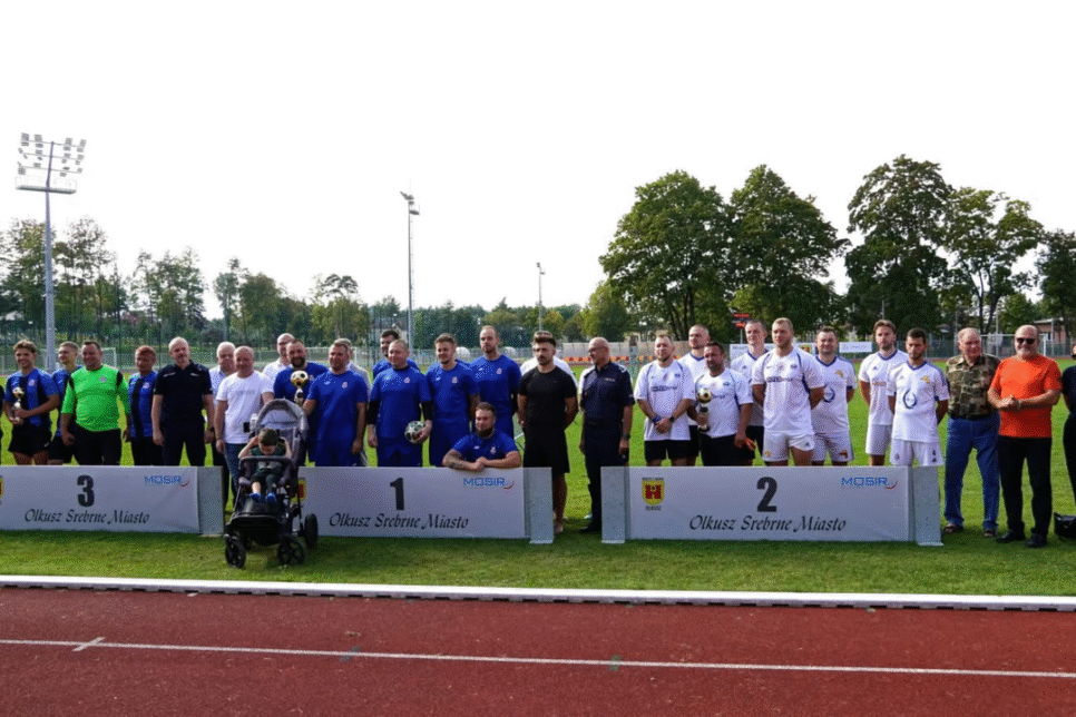 Sport i integracja – służby mundurowe zagrały charytatywnie. Miechów