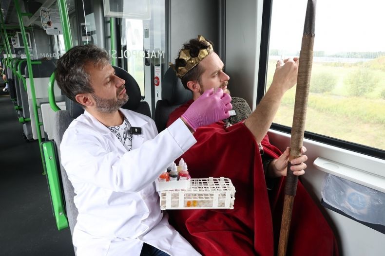 Na Małopolską Noc Naukowców dojedziesz Kolejami Małopolskimi. Małopolska