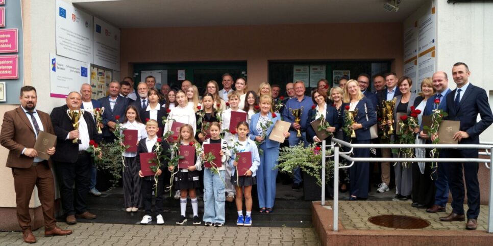 Nagrody dla uczniów, podsumowanie współzawodnictwa sportowego szkół. Powiat suski