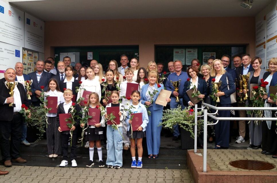 Nagrody dla uczniów, podsumowanie współzawodnictwa sportowego szkół. Powiat suski