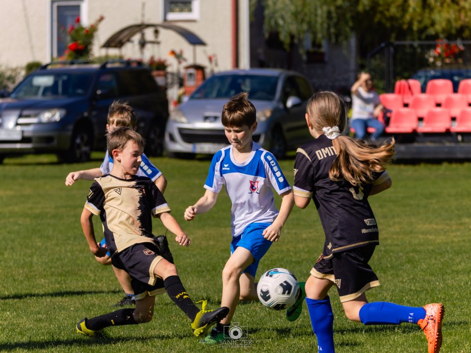 ⚽️Gole, emocje i sportowa pasja – młodzi piłkarze dali z siebie wszystko ⚽️. Gmina Rzezawa