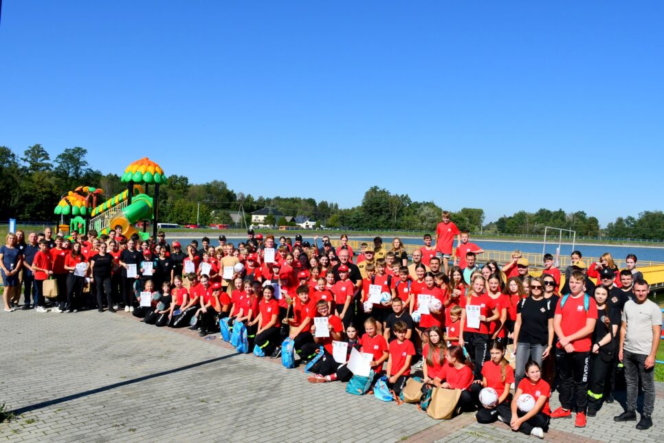 Oficjalne przekazanie samochodu dla OSP Luszowice. Gmina Radgoszcz