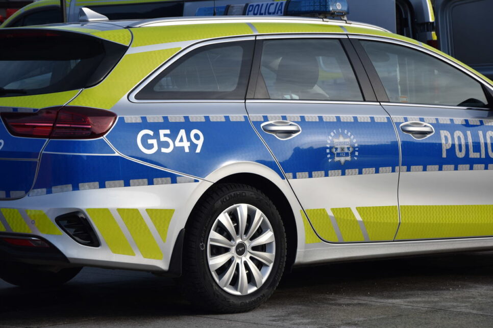 Policjanci pilotowali do szpitala samochód z dzieckiem, które dostało ataku duszności. Bochnia