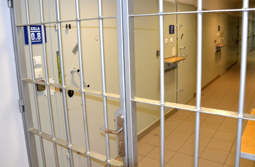 Poszukiwany z dwoma zakazami, czyli z samochodu prosto do zakładu karnego. Nowy Sącz