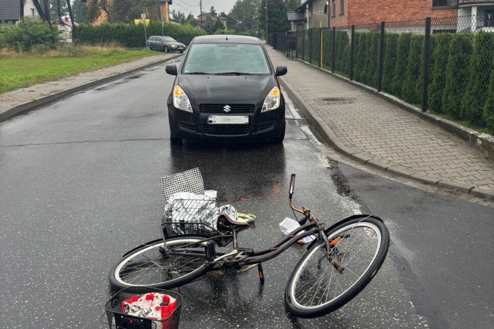 Gmina Kęty. Wypadek drogowy. Potrącenie rowerzystki przez samochód osobowy.. Oświęcim
