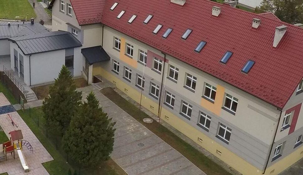 Gmina Kalwaria Zebrzydowska z imponującym dofinansowaniem – ponad 920 tys. zł na modernizację szkoły w Barwałdzie Górnym. Kalwaria Zebrzydowska