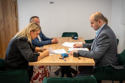 Kolejna inwestycja dla najmłodszych mieszkańców gminy!. Spytkowice