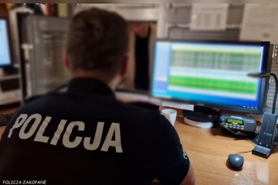 Znaleziony portfel, przyniesiony do zakopiańskiej komendy policji. W ostatnich dniach to już piąty taki przypadek.. Zakopane