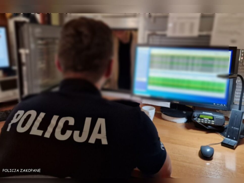 Znaleziony portfel, przyniesiony do zakopiańskiej komendy policji. W ostatnich dniach to już piąty taki przypadek.. Zakopane