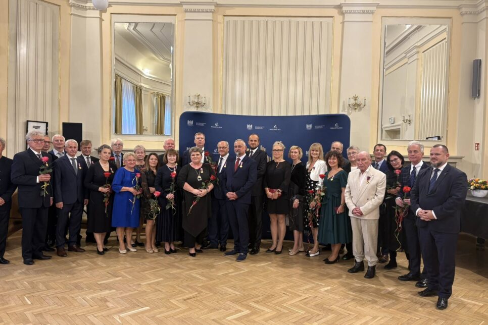 Uroczyste wręczenie odznaczeń pracownikom Filharmonii Krakowskiej. Małopolska