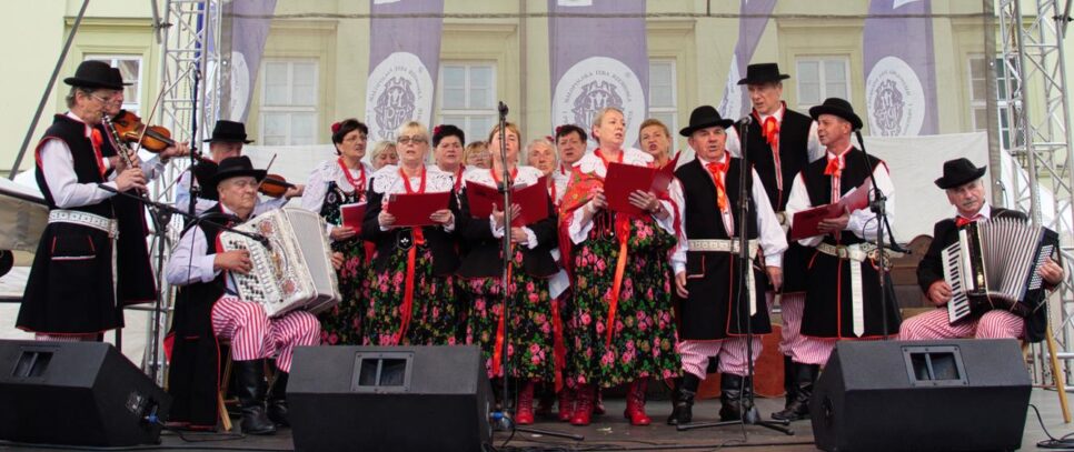 Zespół Regionalny „Sami Swoi” z Przytkowic na Jarmarku św. Michała w Krakowie. Kalwaria Zebrzydowska