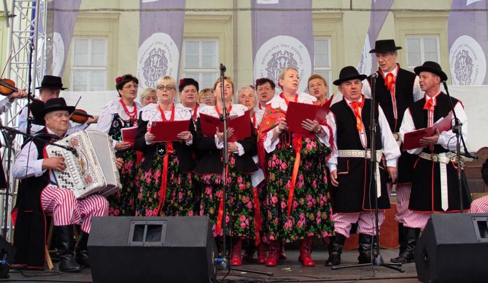 Zespół Regionalny „Sami Swoi” z Przytkowic na Jarmarku św. Michała w Krakowie. Kalwaria Zebrzydowska