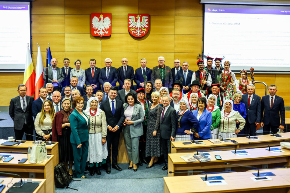 Grupa wieńcowa z Uszwi z wizytą u Zarządu i Radnych Województwa Małopolskiego. Gmina Gnojnik