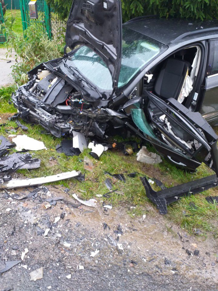 Wypadek drogowy w Kasinie Wielkiej – apelujemy o ostrożność. Limanowa