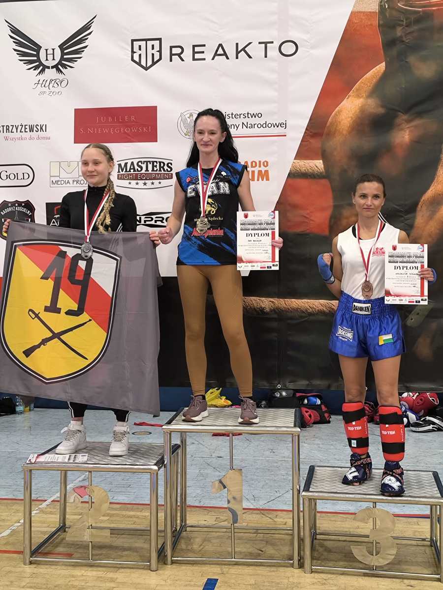 Nasza mistrzyni Ewa Bulanda z trzema złotymi medalami w kickboxingu. Limanowa