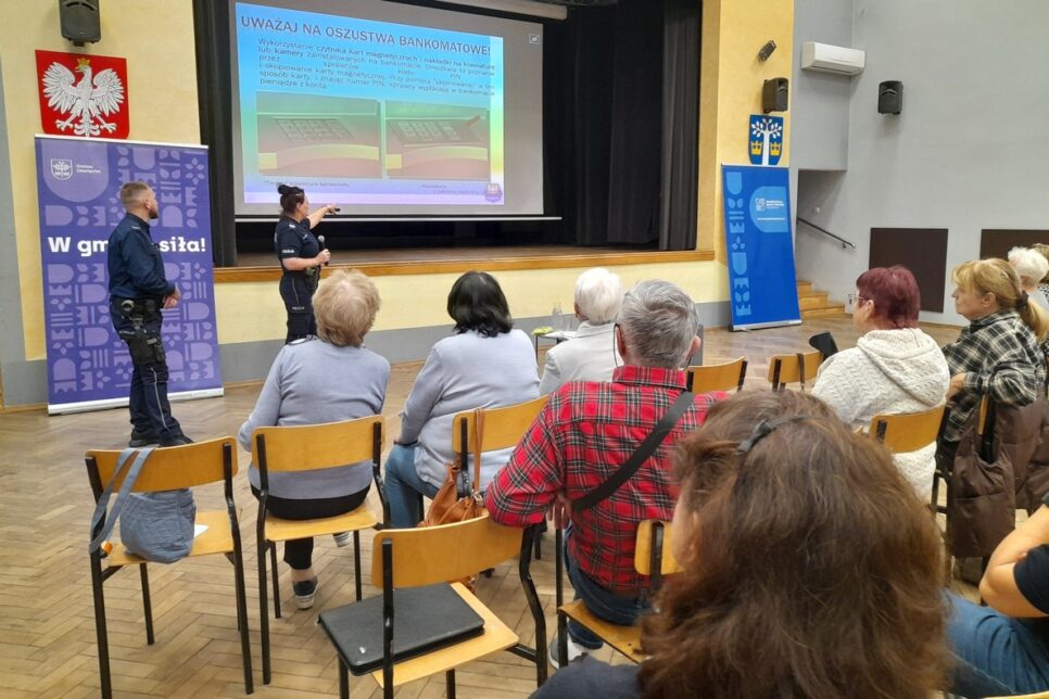 Grojec. „Senioralia Gminy Oświęcim 2025”. Policyjna prelekcja dla seniorów o bezpieczeństwie. Oświęcim